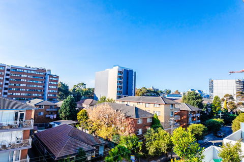 Near Train Station, New 2 BR Apt/free Parking - Darwin Holiday 38