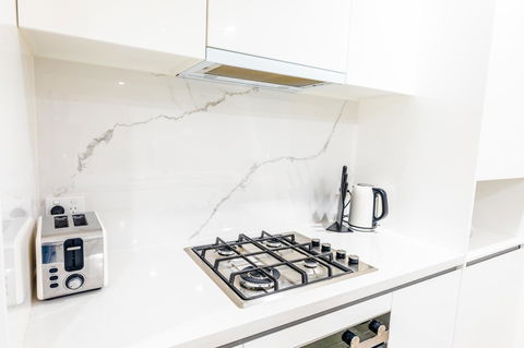 Near Train Station, New 2 BR Apt/free Parking - Darwin Holiday 13