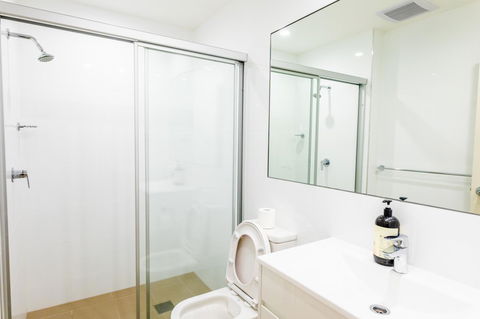 Near Train Station, New 2 BR Apt/free Parking - Darwin Holiday 33