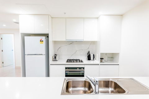 Near Train Station, New 2 BR Apt/free Parking - Darwin Holiday 14