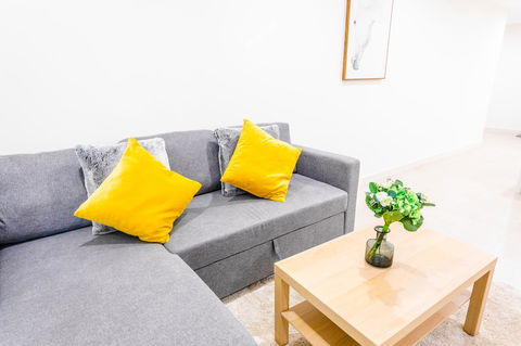 Near Train Station, New 2 BR Apt/free Parking - Darwin Holiday 19