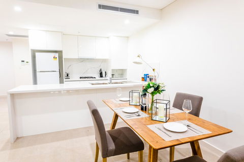 Near Train Station, New 2 BR Apt/free Parking - Darwin Holiday 5