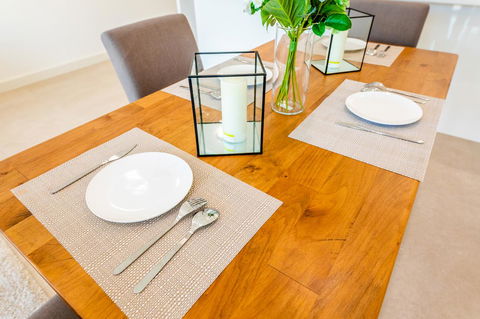 Near Train Station, New 2 BR Apt/free Parking - Darwin Holiday 6