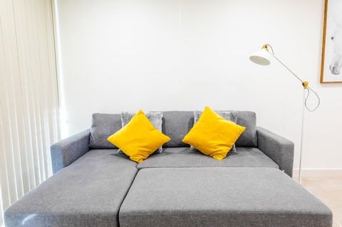 Near Train Station, New 2 BR Apt/free Parking - Darwin Holiday 18