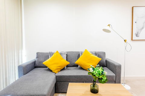 Near Train Station, New 2 BR Apt/free Parking - Darwin Holiday 17