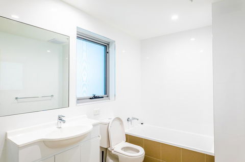 Near Train Station, New 2 BR Apt/free Parking - Darwin Holiday 32