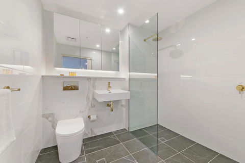 Stylish And Neat Two Bed Apartment In Wentworth Point - Darwin Holiday 9