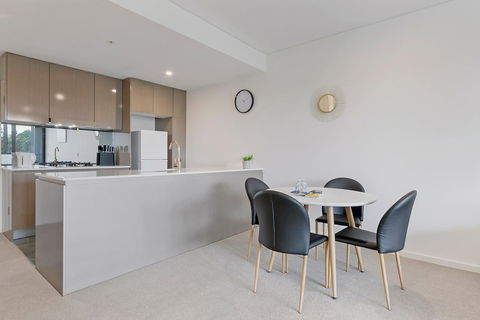 Stylish And Neat Two Bed Apartment In Wentworth Point - Darwin Holiday 3