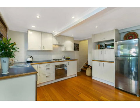 North Sydney Historic Whalers Cottage - Darwin Holiday 2