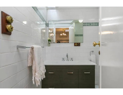 North Sydney Historic Whalers Cottage - Darwin Holiday 9