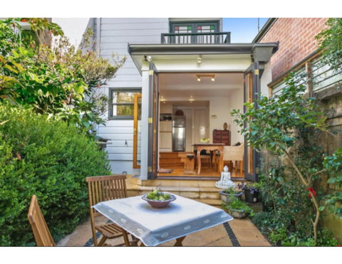 North Sydney Historic Whalers Cottage - Darwin Holiday 1