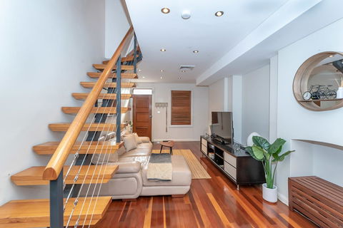 2 Bed House + Loft In Pyrmont - Darwin Holiday 10