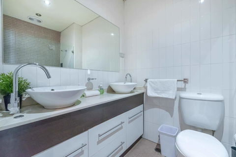 2 Bed House + Loft In Pyrmont - Darwin Holiday 14