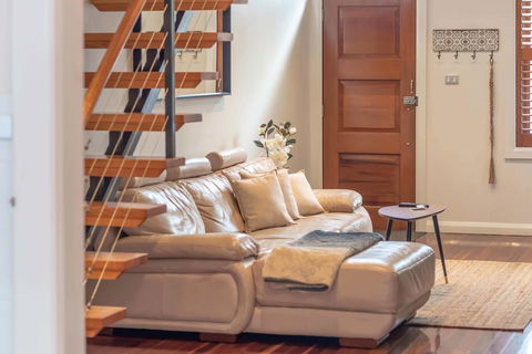 2 Bed House + Loft In Pyrmont - Darwin Holiday 8