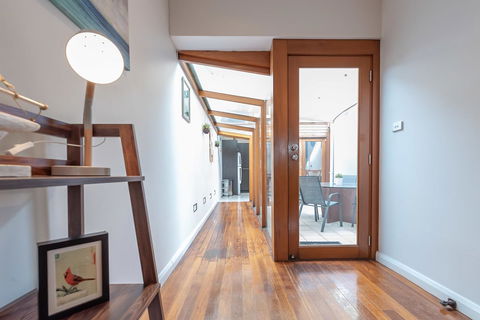 2 Bed House + Loft In Pyrmont - Darwin Holiday 7