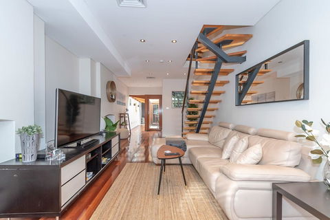 2 Bed House + Loft In Pyrmont - Darwin Holiday 0