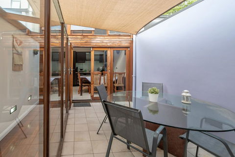 2 Bed House + Loft In Pyrmont - Darwin Holiday 6