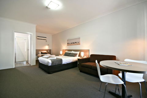 The Aberdeen Motel - Darwin Holiday 6