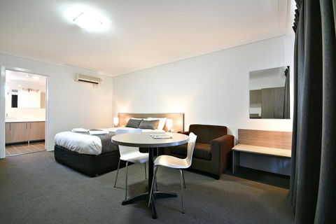 The Aberdeen Motel - Darwin Holiday 2