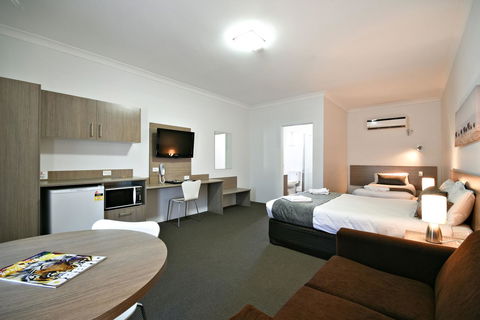 The Aberdeen Motel - Darwin Holiday 5