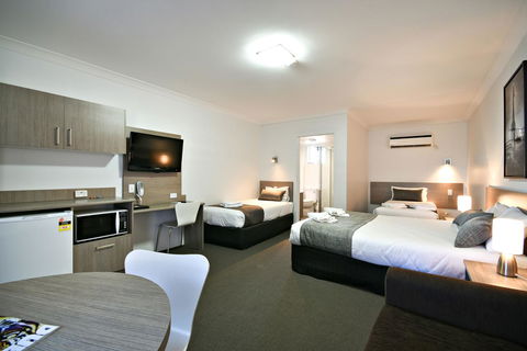 The Aberdeen Motel - Darwin Holiday 3