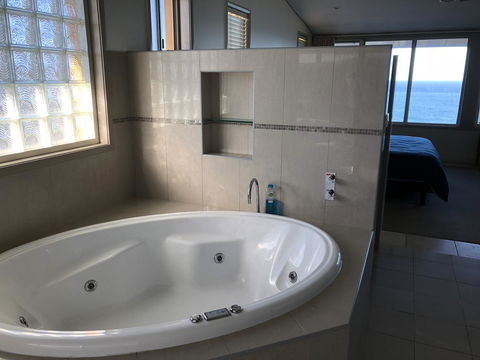 OceanScape Luxury Beachfront Villas - Darwin Holiday 5