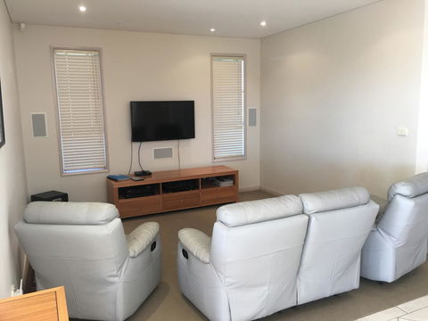 OceanScape Luxury Beachfront Villas - Darwin Holiday 1