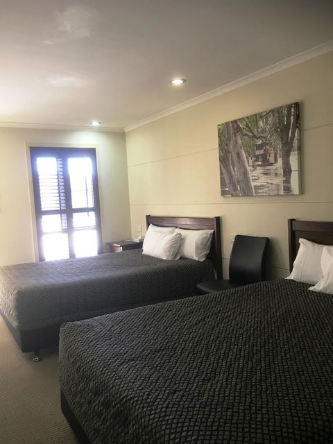 Balranald Club Motel - Darwin Holiday 17
