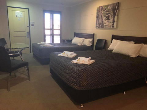 Balranald Club Motel - Darwin Holiday 0