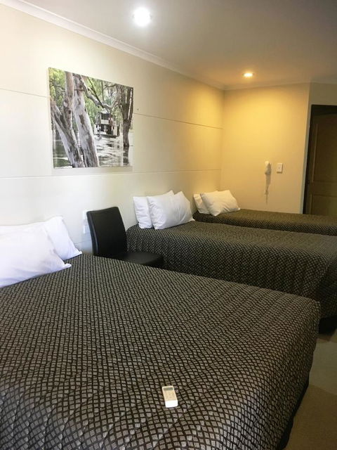 Balranald Club Motel - Darwin Holiday 16
