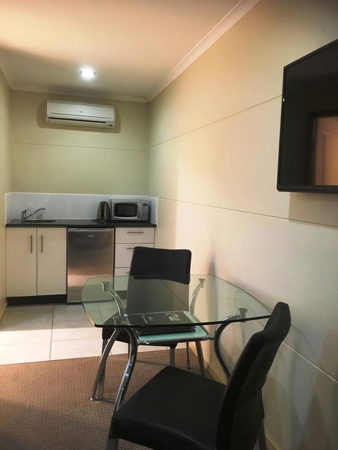 Balranald Club Motel - Darwin Holiday 9