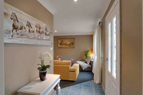 Mountainside B & B - Darwin Holiday 4