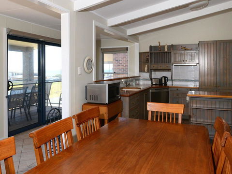 2 Cliff Road - Darwin Holiday 5