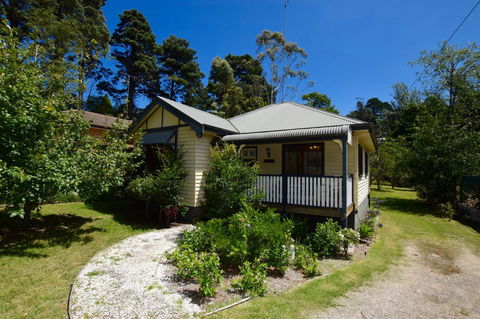 Allegra Cottage Of Leura - Darwin Holiday 11