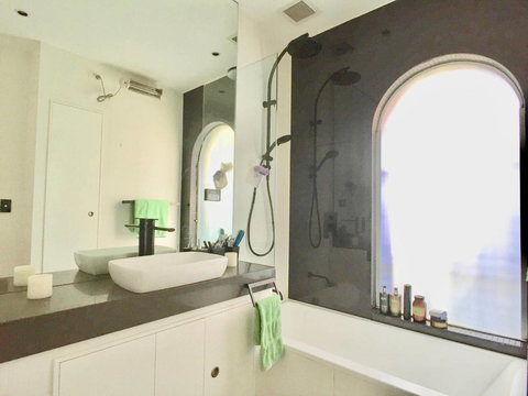 3 Storey Home Close Walk To Fox Studios SCG & City - Darwin Holiday 5