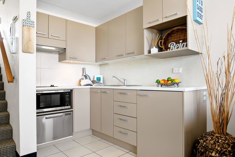 Relaxed Beachside Living - Darwin Holiday 6