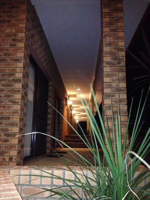 Hume Country Motor Inn - Darwin Holiday 24