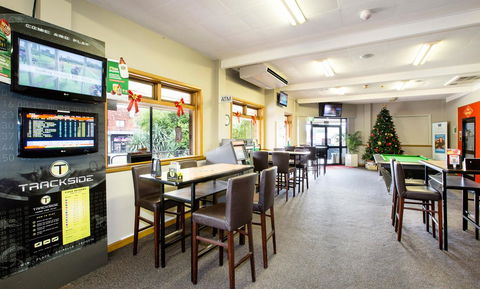 Nightcap At Hume Hotel - Darwin Holiday 23