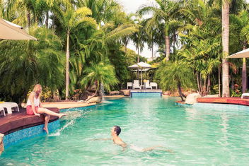 Mercure Darwin Airport Resort with Darwin Holiday
