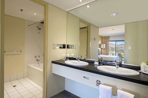 DoubleTree By Hilton Alice Springs - Darwin Holiday 36