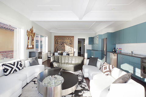 Art Deco Apartment With Breathtaking Water Views - Darwin Holiday 7
