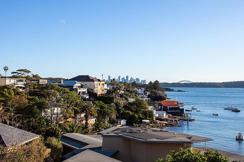 Art Deco Apartment With Breathtaking Water Views - Darwin Holiday 11