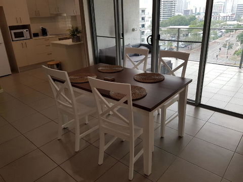 Darwin-Ocean Views, Tropical Getaway, Pool & Aircon - Darwin Holiday 7