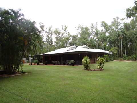 DARWIN'S SHADY ACRES RETREAT - Darwin Holiday 0