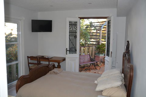 Garden Room - Darwin Holiday 6