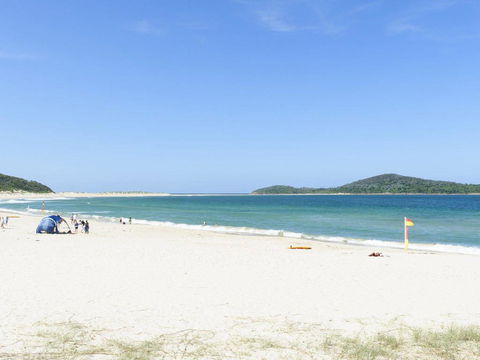 Bombora @ Fingal Bay - Darwin Holiday 1