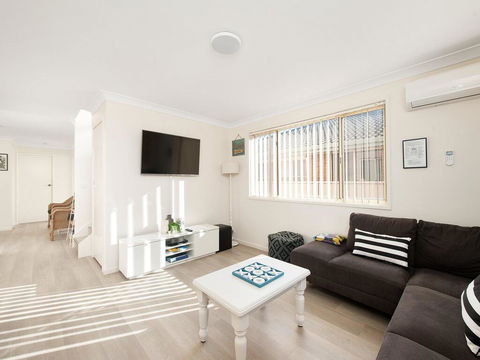 Bombora @ Fingal Bay - Darwin Holiday 0