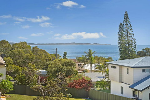 BonniEscape - Darwin Holiday 2