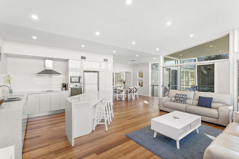 Boulder Bay Rd 1/2 - Fingal Bay - Darwin Holiday 3