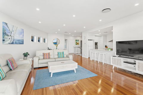 Boulder Bay Rd 2/2 - Fingal Bay - Darwin Holiday 3